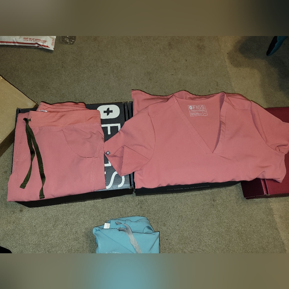 Figs Set OG Beat it Pink Medium Petite Pants Medium Casma GUC